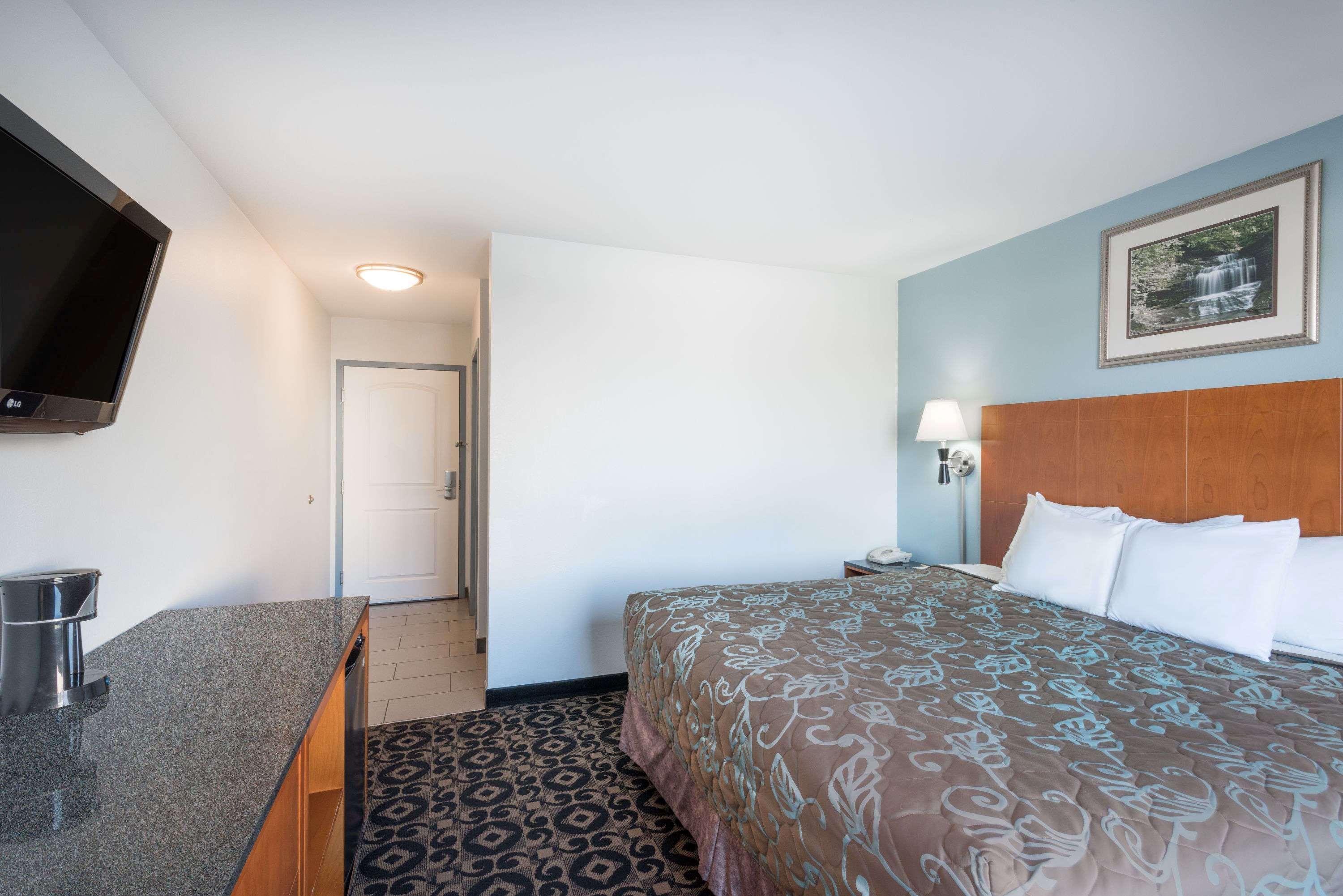 Days Inn By Wyndham Watertown Fort Drum Evans Mills Buitenkant foto